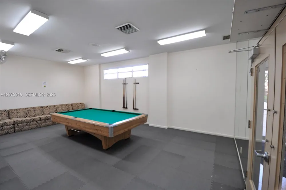 1865 S Ocean Dr #9I Hallandale Beach, FL 33009