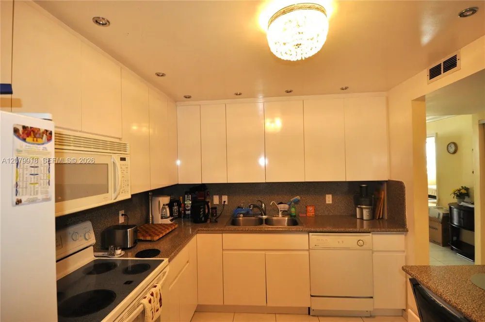 1865 S Ocean Dr #9I Hallandale Beach, FL 33009
