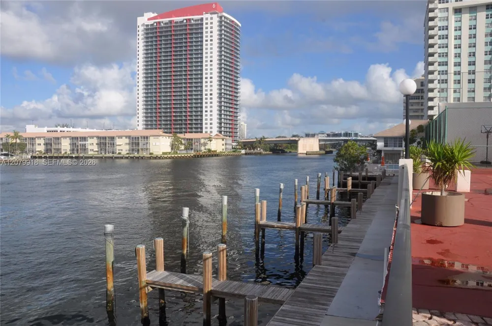 1865 S Ocean Dr #9I Hallandale Beach, FL 33009