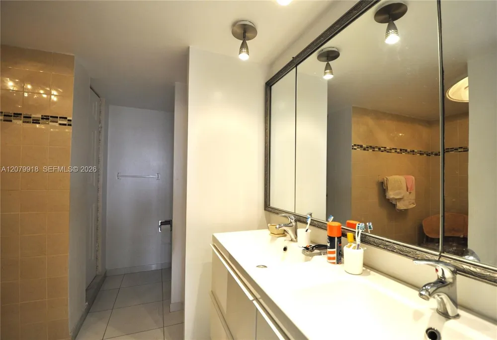 1865 S Ocean Dr #9I Hallandale Beach, FL 33009