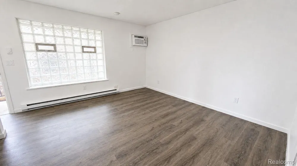 11360 Wyoming Avenue #8 Detroit City, MI 48204