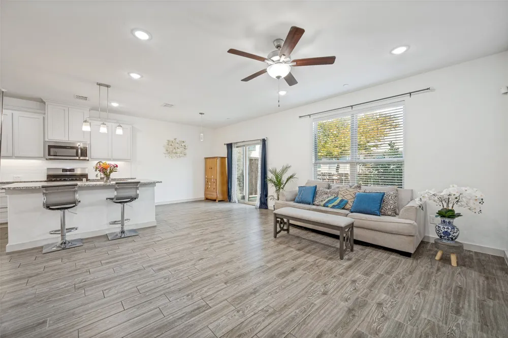 2741 Splendor Drive Little Elm, TX 75068