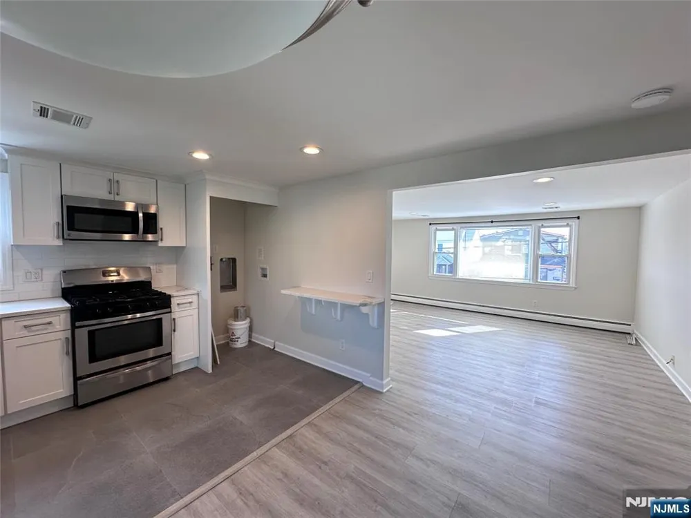 79 Tuttle Street 2 Wallington, NJ 07057