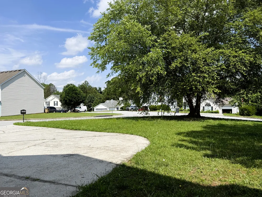 5684 Eagles Feather LN Riverdale, GA 30274