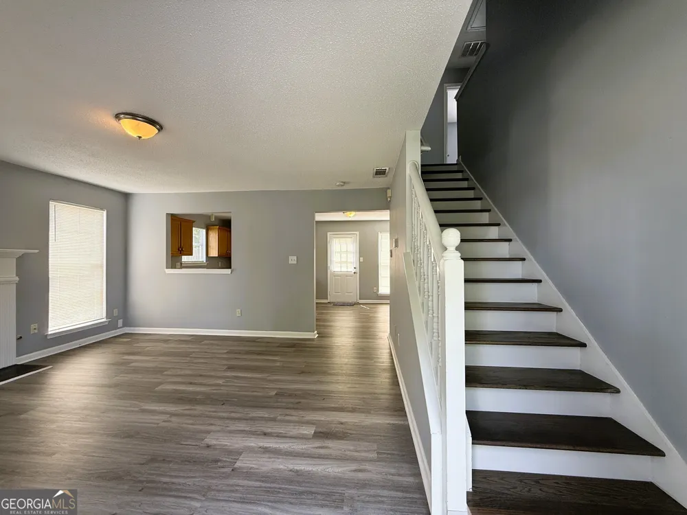 5684 Eagles Feather LN Riverdale, GA 30274