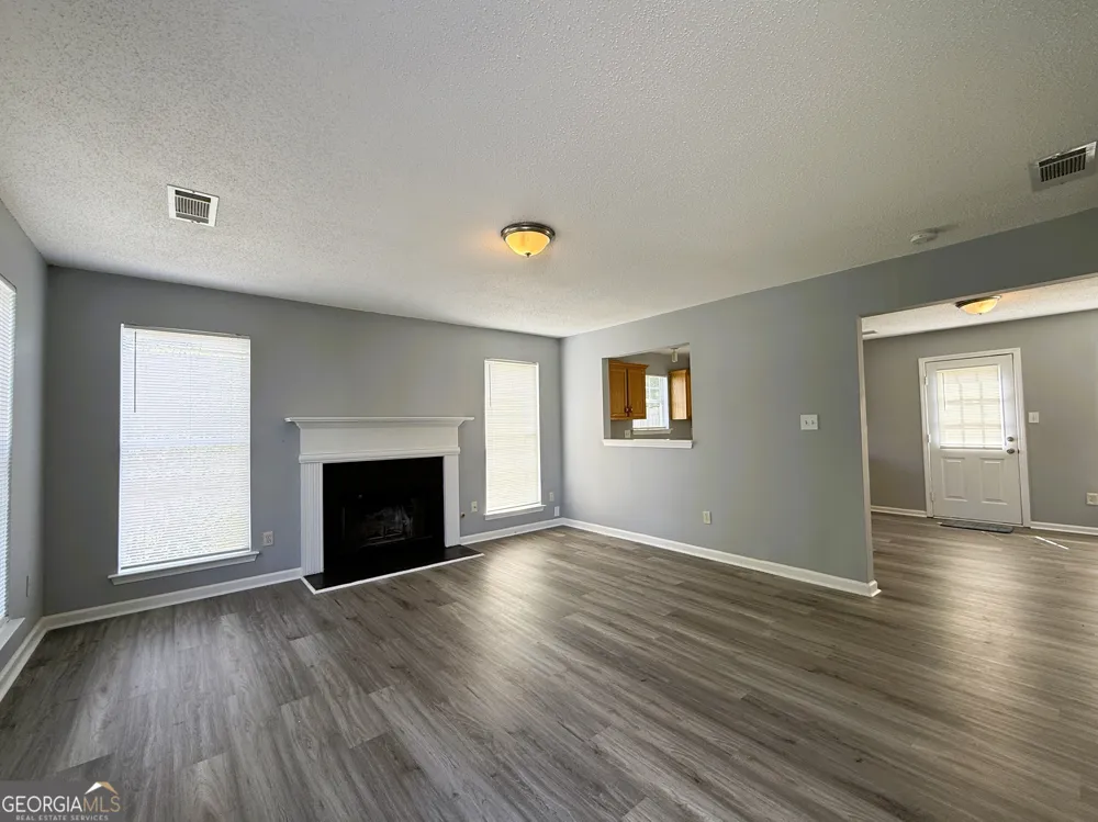 5684 Eagles Feather LN Riverdale, GA 30274