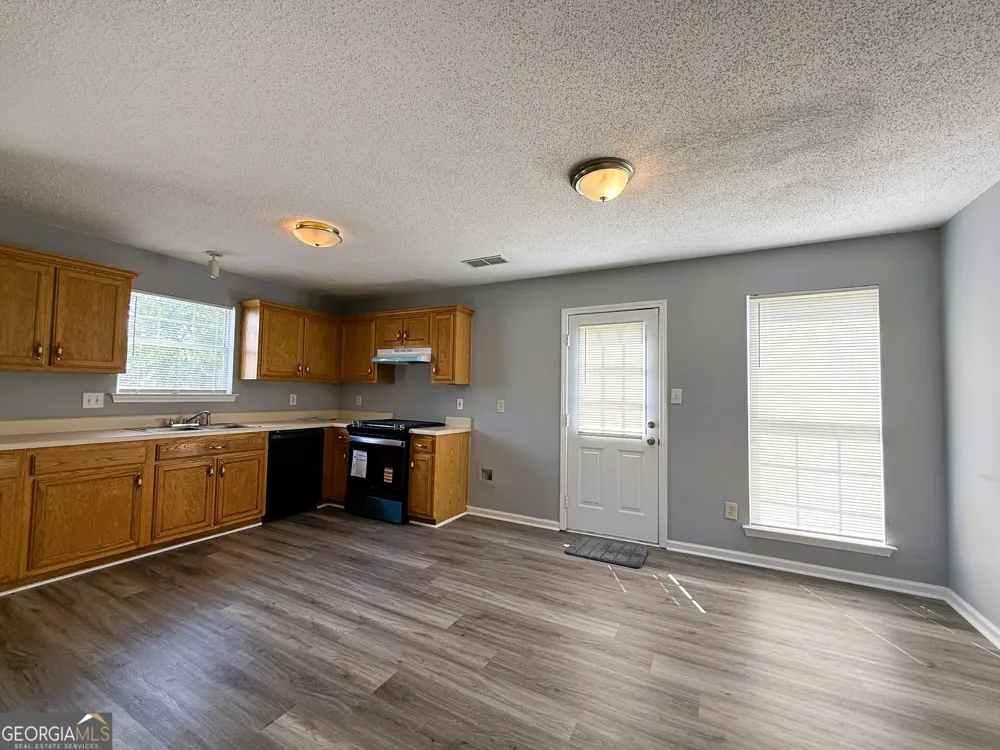 5684 Eagles Feather LN Riverdale, GA 30274