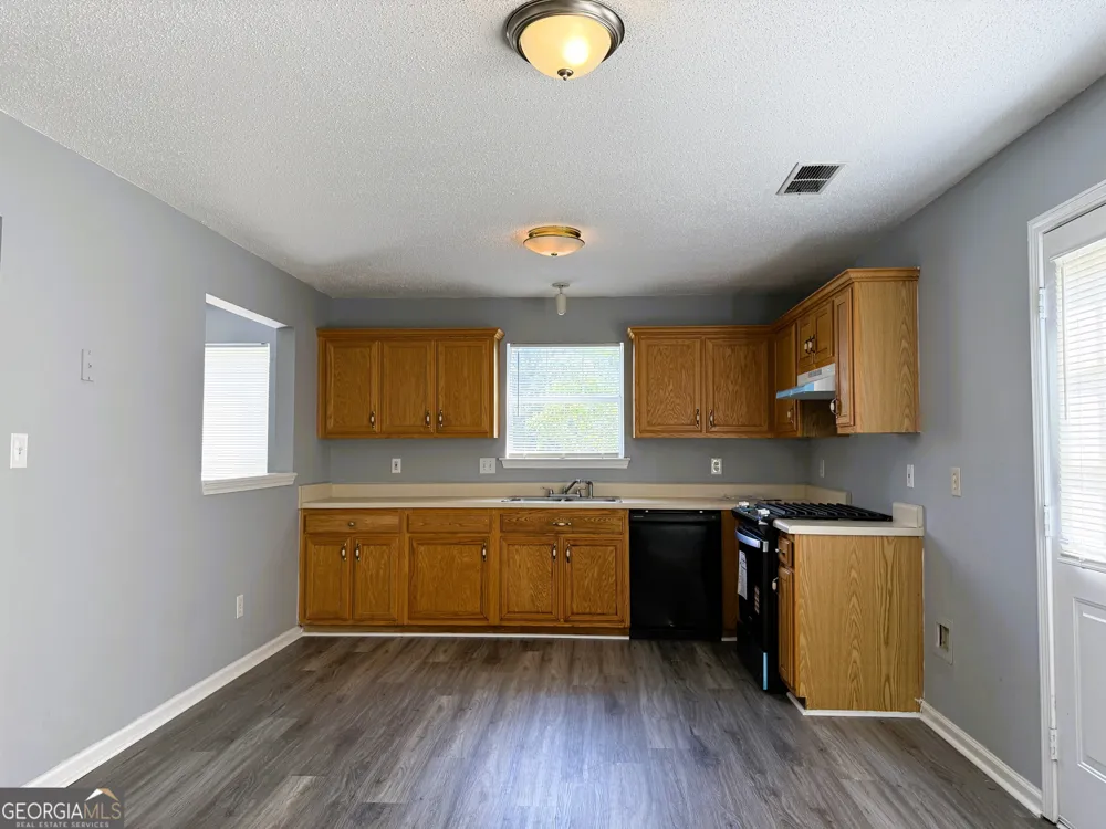 5684 Eagles Feather LN Riverdale, GA 30274