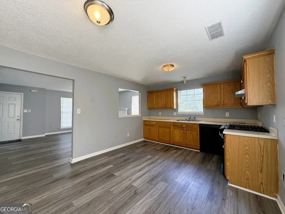 5684 Eagles Feather LN Riverdale, GA 30274