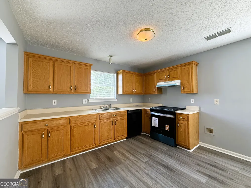 5684 Eagles Feather LN Riverdale, GA 30274