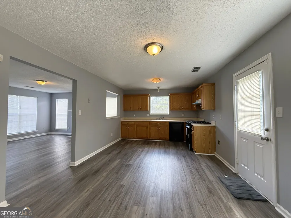 5684 Eagles Feather LN Riverdale, GA 30274