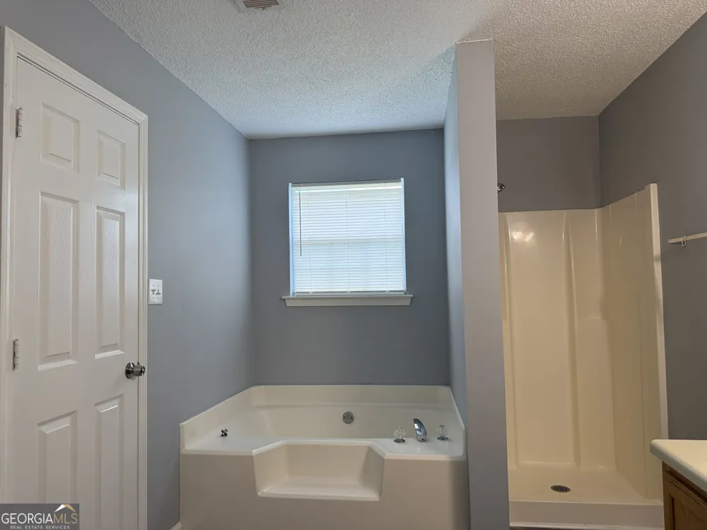 5684 Eagles Feather LN Riverdale, GA 30274