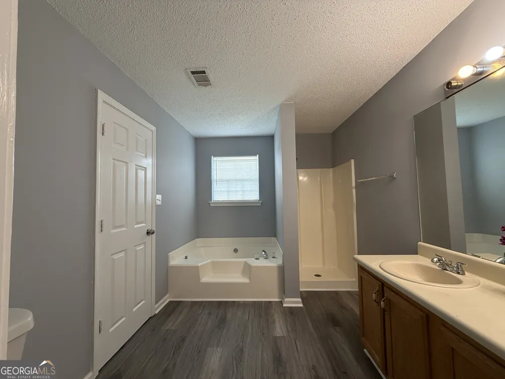 5684 Eagles Feather LN Riverdale, GA 30274