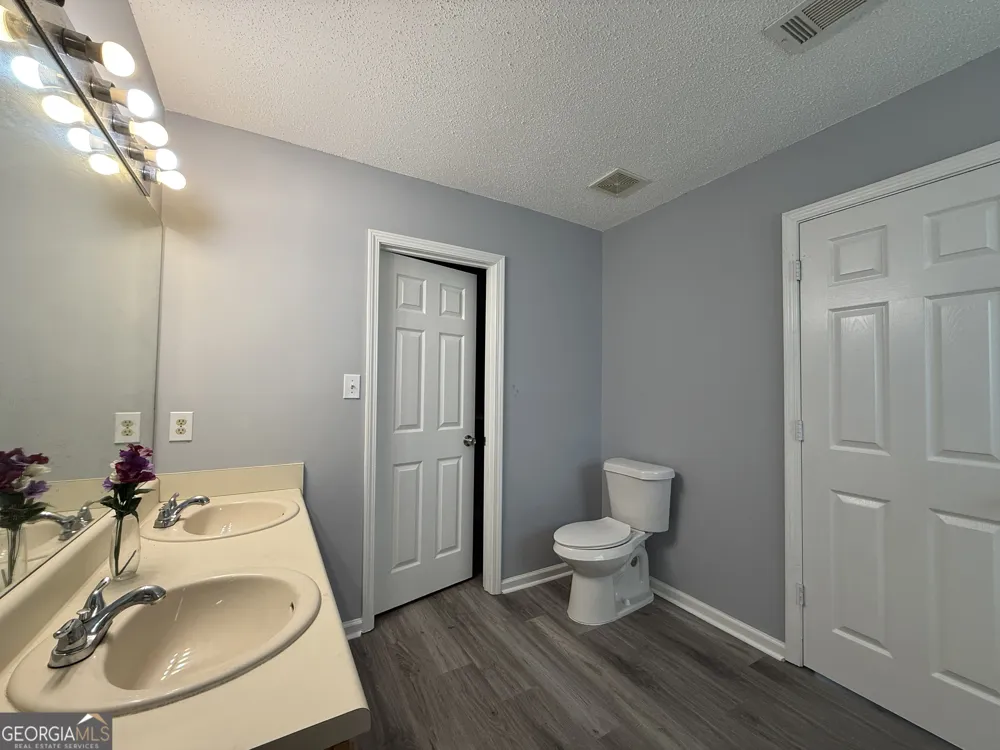 5684 Eagles Feather LN Riverdale, GA 30274