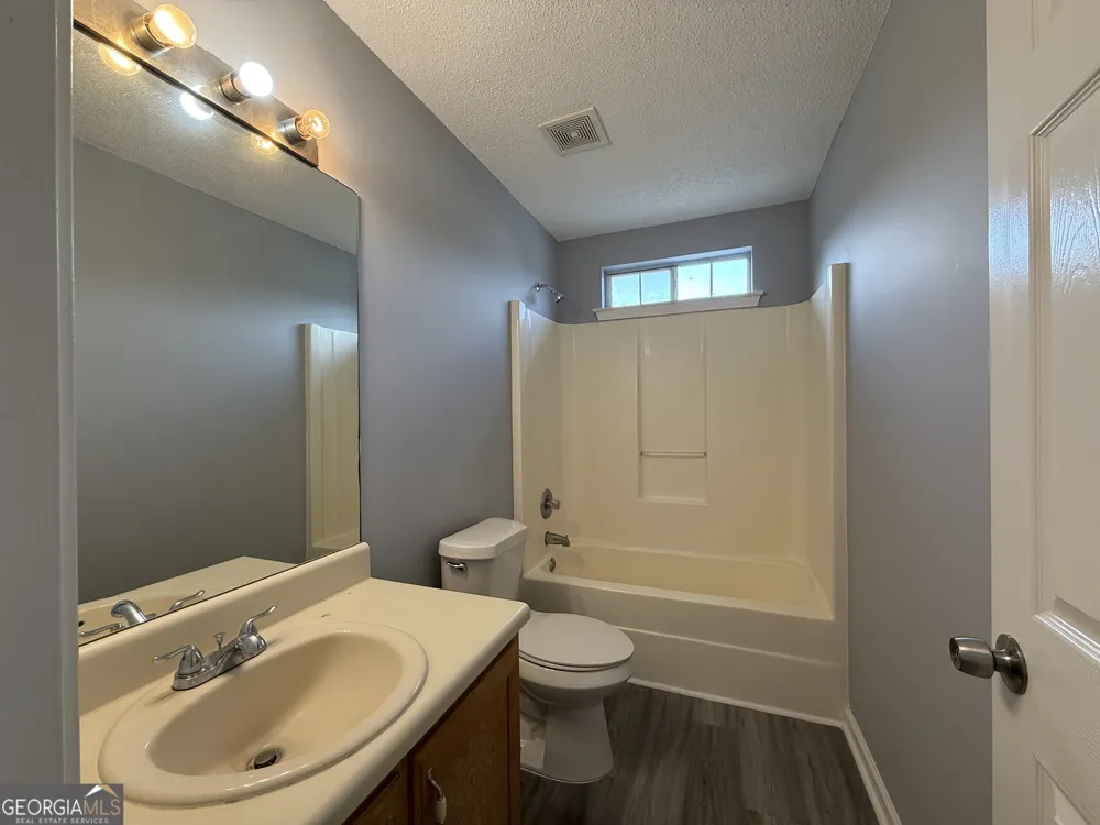5684 Eagles Feather LN Riverdale, GA 30274