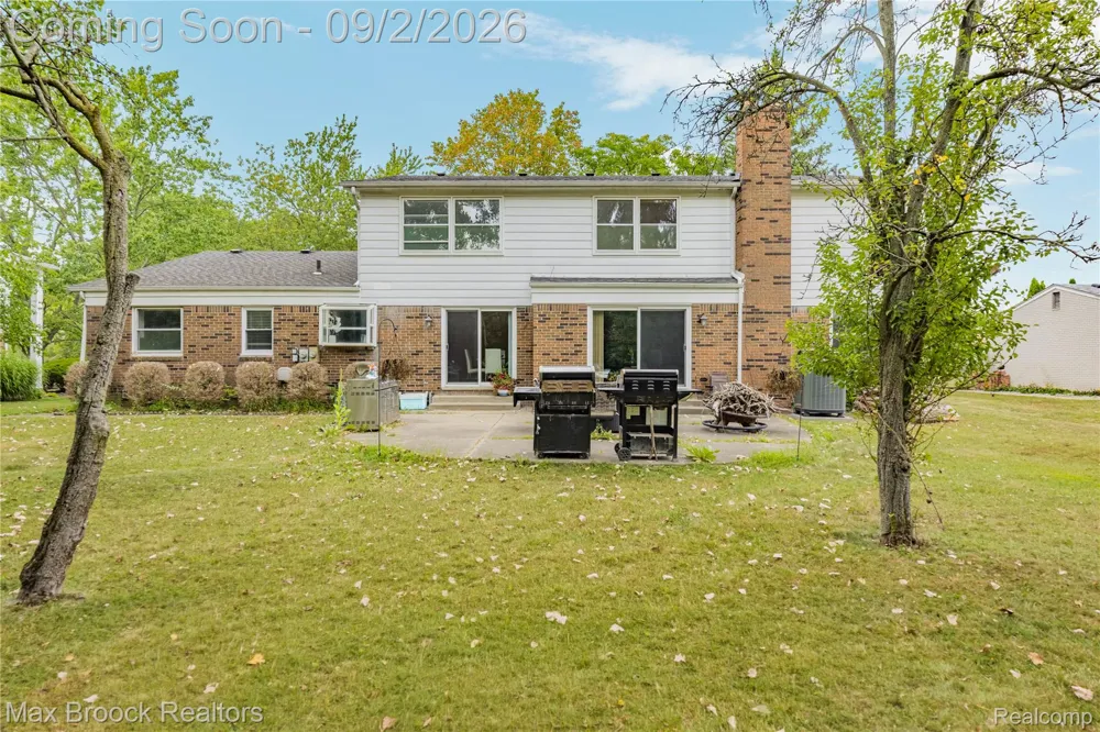5439 DEERFIELD VILLAGE DRIVE West Bloomfield Charter Township, MI 48322