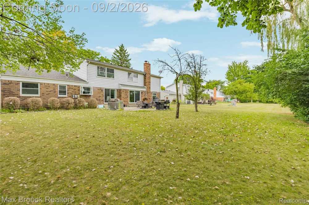 5439 DEERFIELD VILLAGE DRIVE West Bloomfield Charter Township, MI 48322