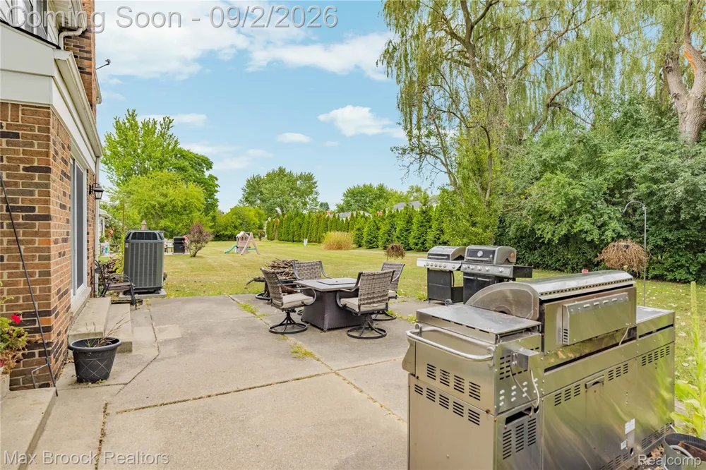 5439 DEERFIELD VILLAGE DRIVE West Bloomfield Charter Township, MI 48322