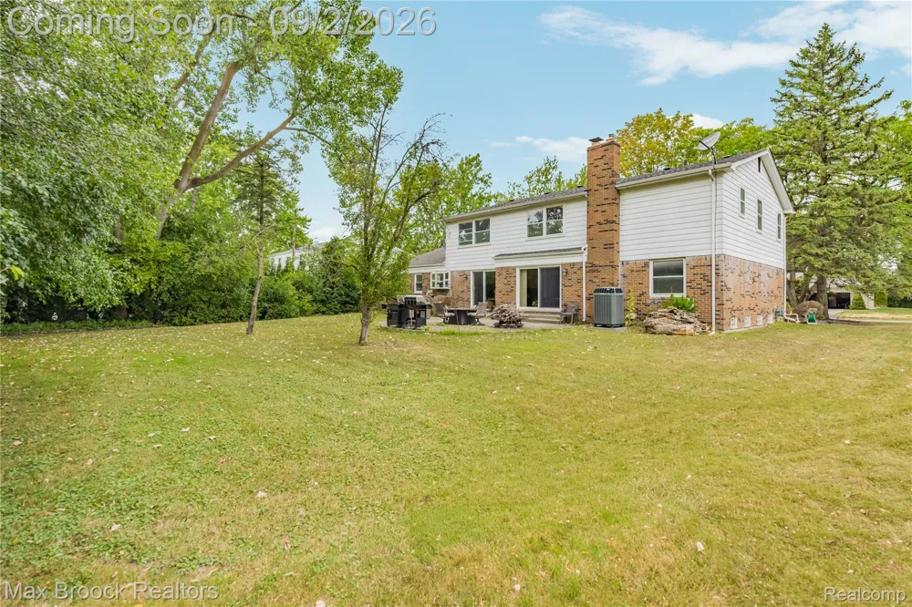 5439 DEERFIELD VILLAGE DRIVE West Bloomfield Charter Township, MI 48322