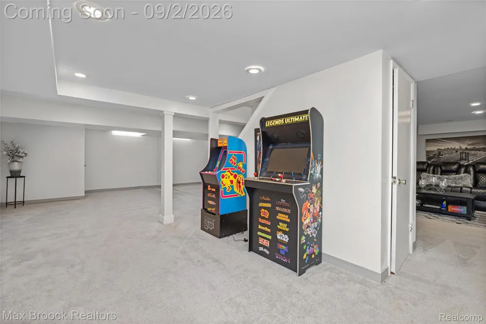 5439 DEERFIELD VILLAGE DRIVE West Bloomfield Charter Township, MI 48322