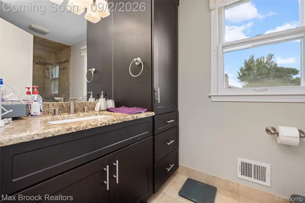 5439 DEERFIELD VILLAGE DRIVE West Bloomfield Charter Township, MI 48322