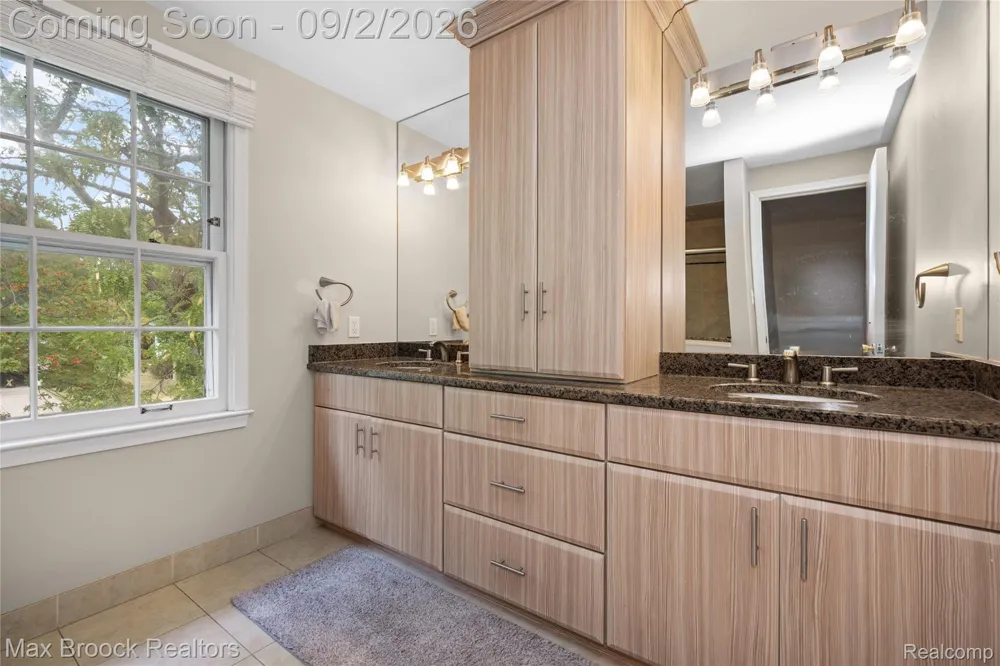 5439 DEERFIELD VILLAGE DRIVE West Bloomfield Charter Township, MI 48322
