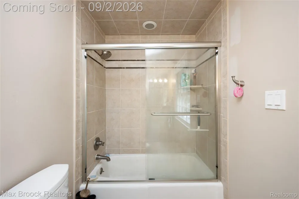 5439 DEERFIELD VILLAGE DRIVE West Bloomfield Charter Township, MI 48322