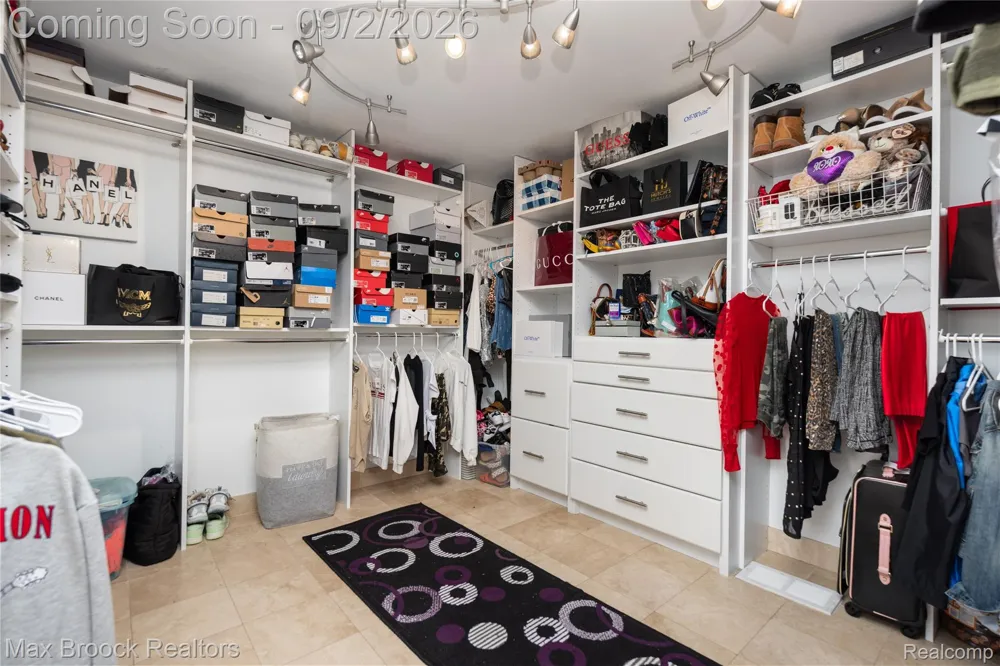 5439 DEERFIELD VILLAGE DRIVE West Bloomfield Charter Township, MI 48322
