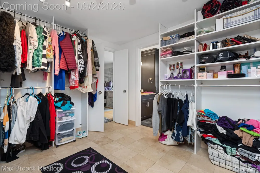 5439 DEERFIELD VILLAGE DRIVE West Bloomfield Charter Township, MI 48322