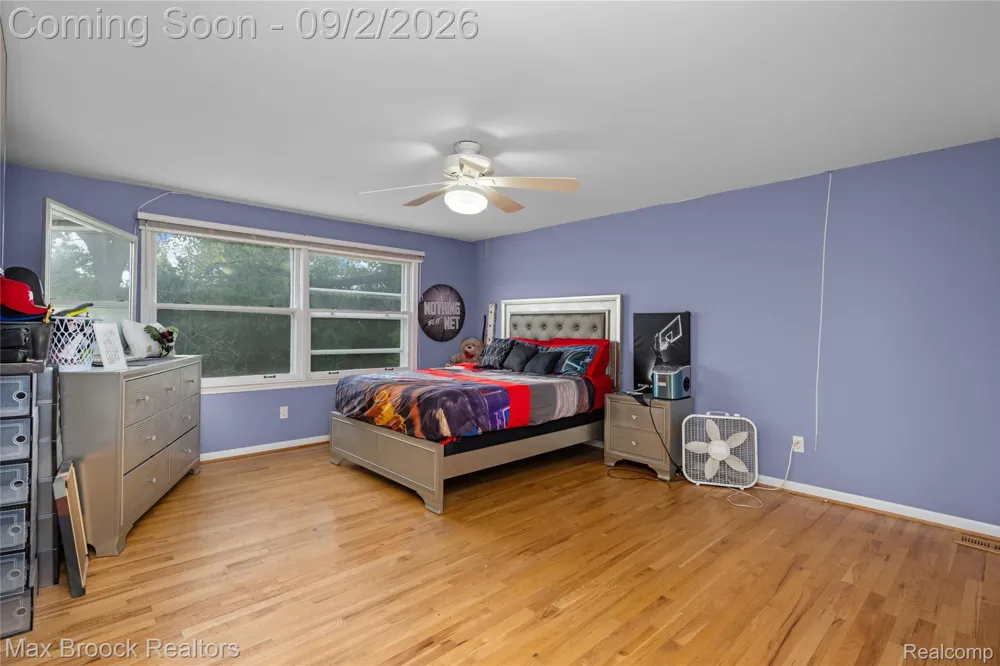 5439 DEERFIELD VILLAGE DRIVE West Bloomfield Charter Township, MI 48322