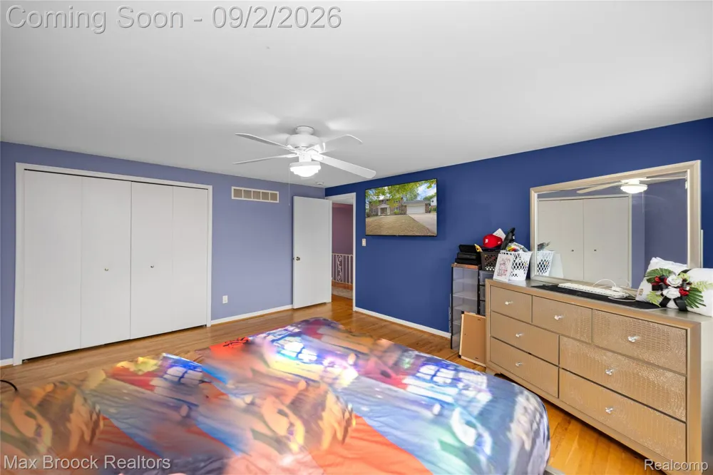 5439 DEERFIELD VILLAGE DRIVE West Bloomfield Charter Township, MI 48322