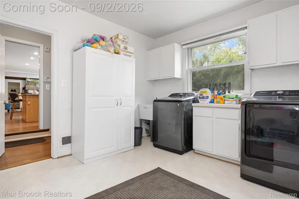 5439 DEERFIELD VILLAGE DRIVE West Bloomfield Charter Township, MI 48322