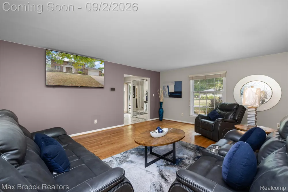 5439 DEERFIELD VILLAGE DRIVE West Bloomfield Charter Township, MI 48322