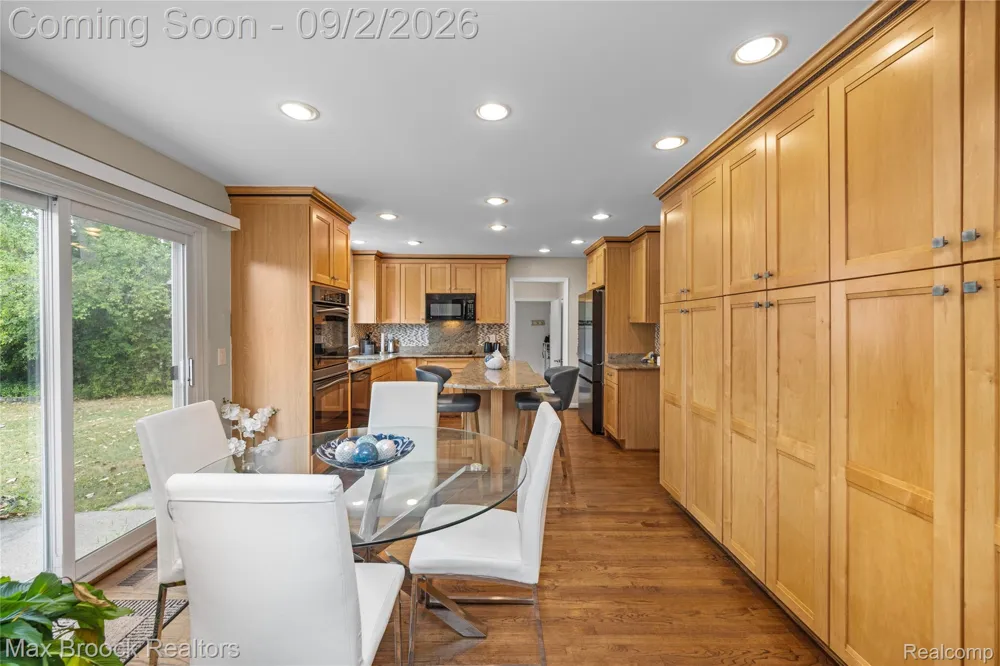 5439 DEERFIELD VILLAGE DRIVE West Bloomfield Charter Township, MI 48322