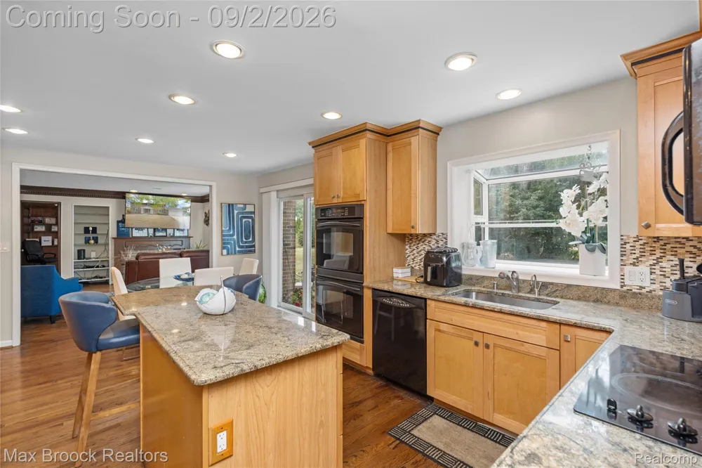 5439 DEERFIELD VILLAGE DRIVE West Bloomfield Charter Township, MI 48322