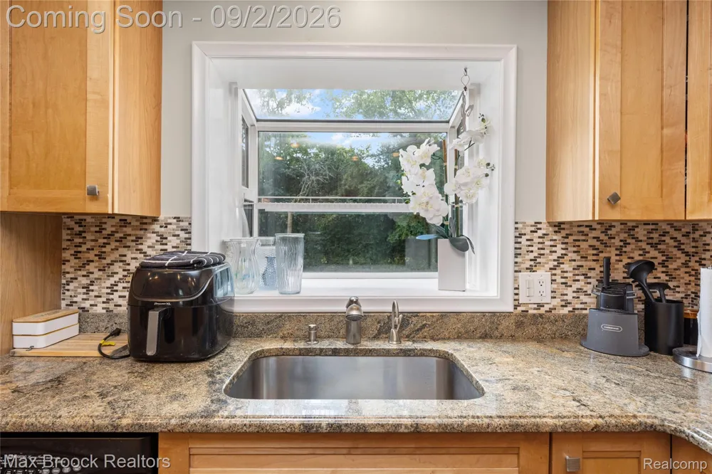 5439 DEERFIELD VILLAGE DRIVE West Bloomfield Charter Township, MI 48322