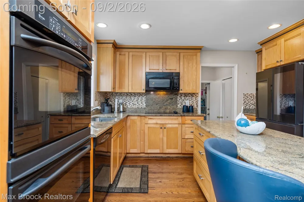 5439 DEERFIELD VILLAGE DRIVE West Bloomfield Charter Township, MI 48322