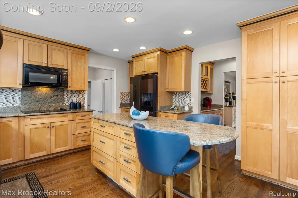 5439 DEERFIELD VILLAGE DRIVE West Bloomfield Charter Township, MI 48322