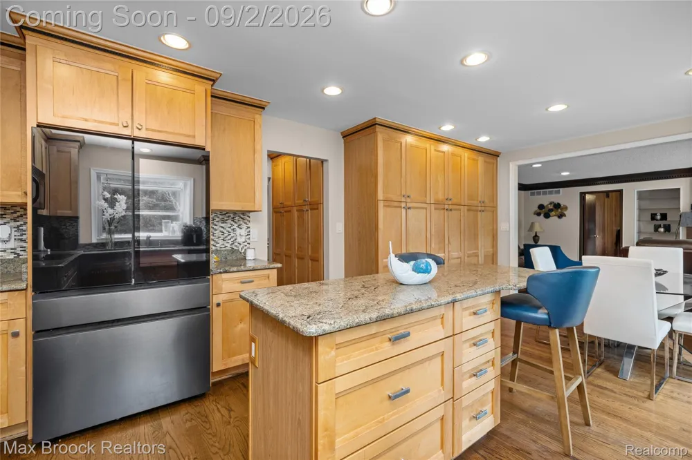 5439 DEERFIELD VILLAGE DRIVE West Bloomfield Charter Township, MI 48322