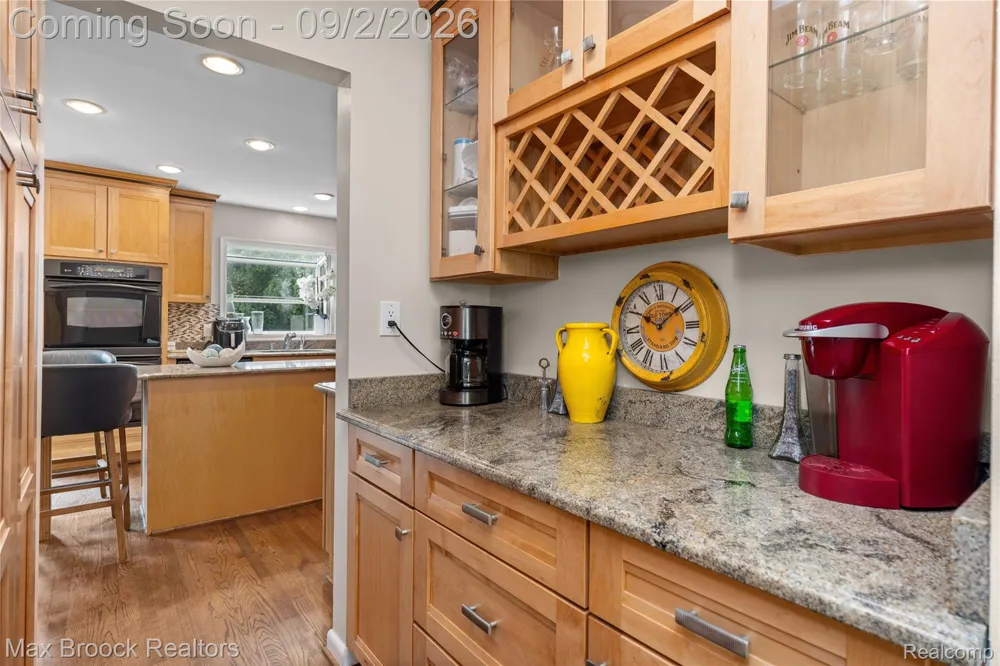 5439 DEERFIELD VILLAGE DRIVE West Bloomfield Charter Township, MI 48322