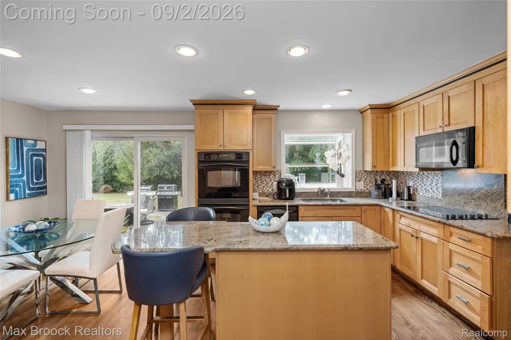 5439 DEERFIELD VILLAGE DRIVE West Bloomfield Charter Township, MI 48322