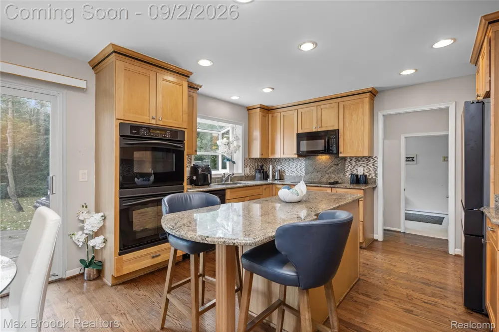 5439 DEERFIELD VILLAGE DRIVE West Bloomfield Charter Township, MI 48322