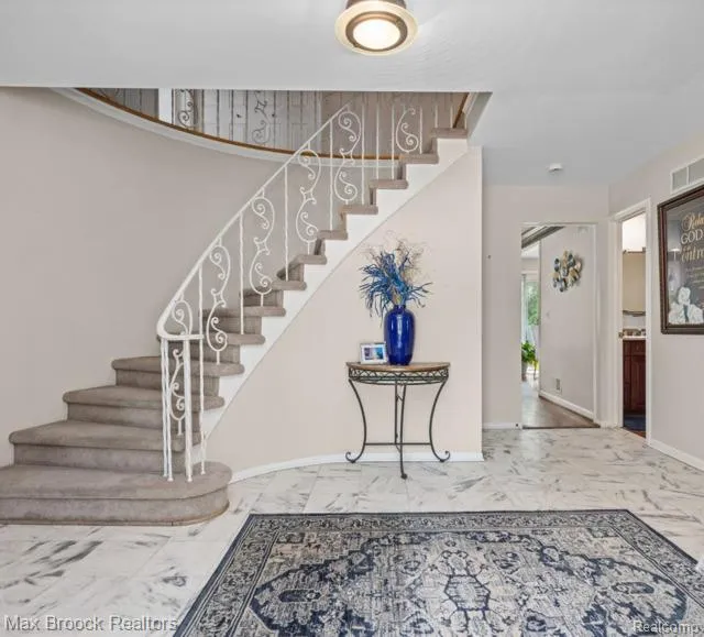 5439 DEERFIELD VILLAGE DRIVE West Bloomfield Charter Township, MI 48322