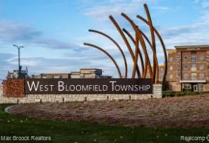 5439 DEERFIELD VILLAGE DRIVE West Bloomfield Charter Township, MI 48322