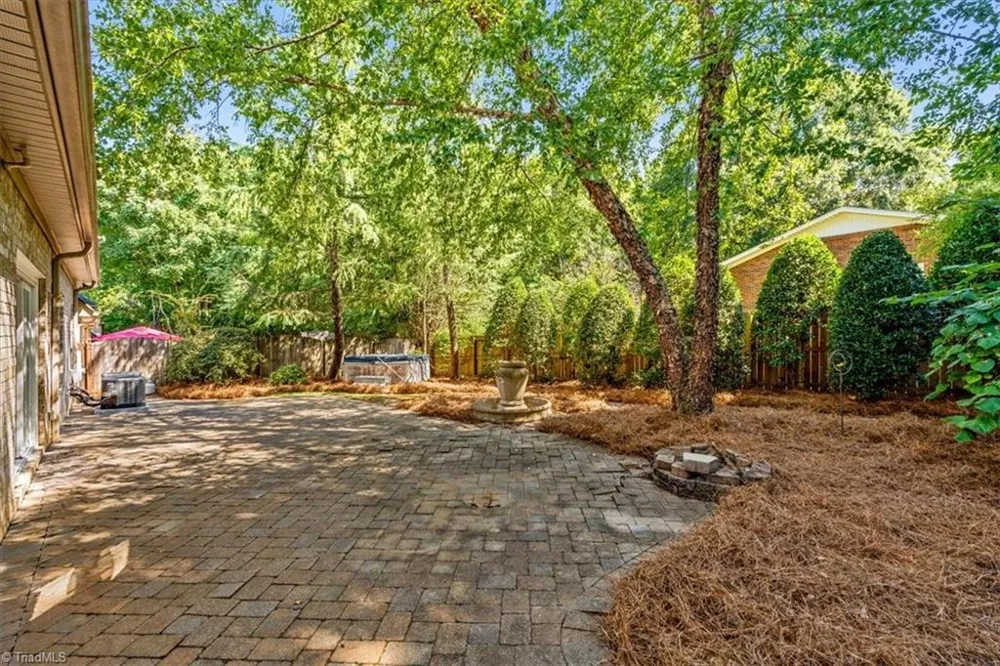 4002 Flagstick Court Jamestown, NC 27282