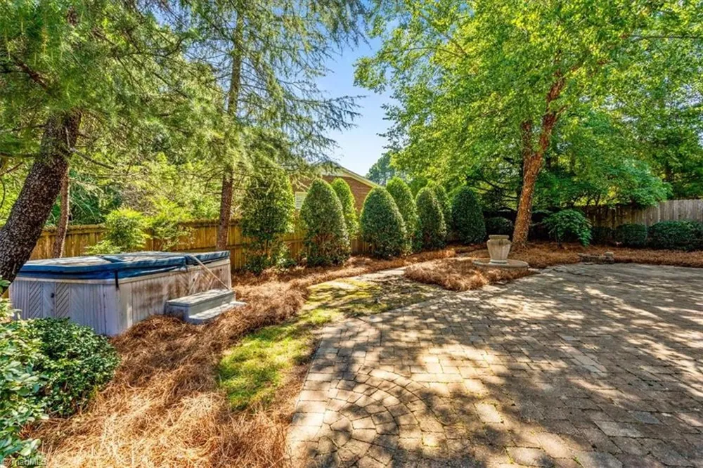 4002 Flagstick Court Jamestown, NC 27282