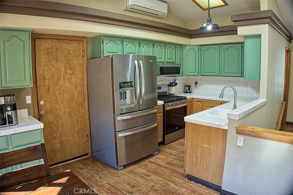 24757 Basel Drive Crestline, CA 92325