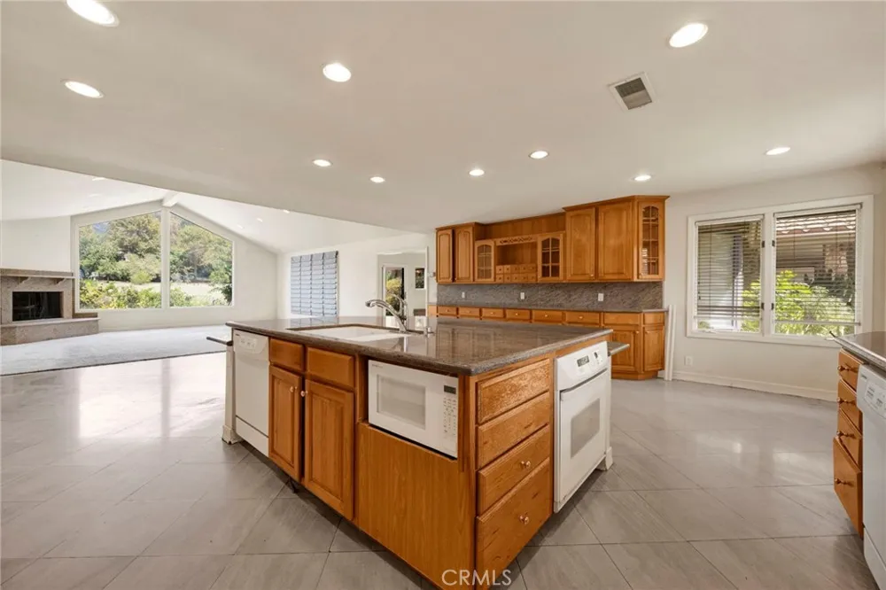 201 Deodar Bradbury, CA 91008