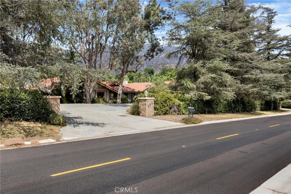201 Deodar Bradbury, CA 91008
