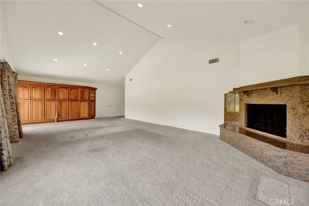 201 Deodar Bradbury, CA 91008